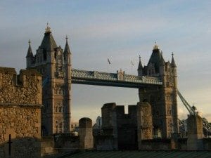 Ga ook eens hardlopen door Londen, over de Tower Bridge, langs de Theems.