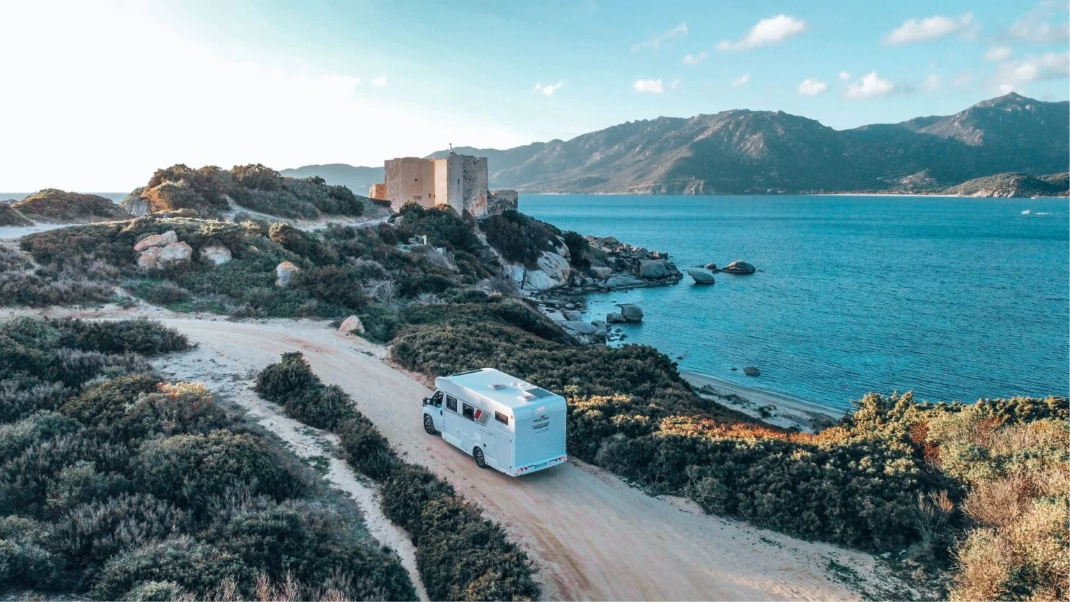 waarom-kiezen-voor-rentac-camper-verhuur Gezin in camper op weg in Spanje”